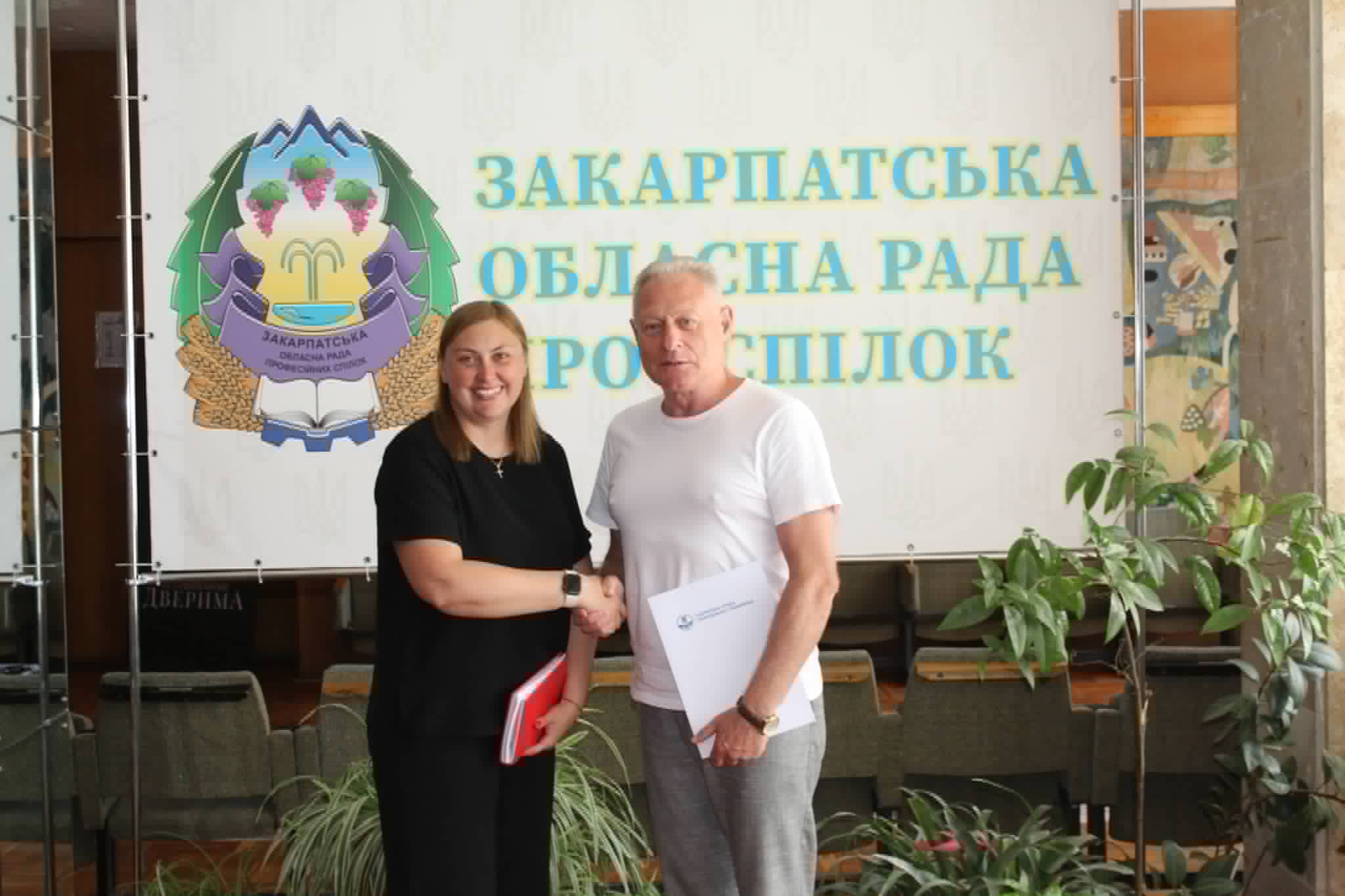 РОБОЧА ЗУСТРІЧ СОЦІАЛЬНИХ ПАРТНЕРІВ - КЕРІВНИКІВ ЗАКАРПАТСЬКОЇ ОБЛПРОФРАДИ ТА ВІДДІЛЕННЯ НСПП У ЗАКАРПАТСЬКІЙ ОБЛАСТІ