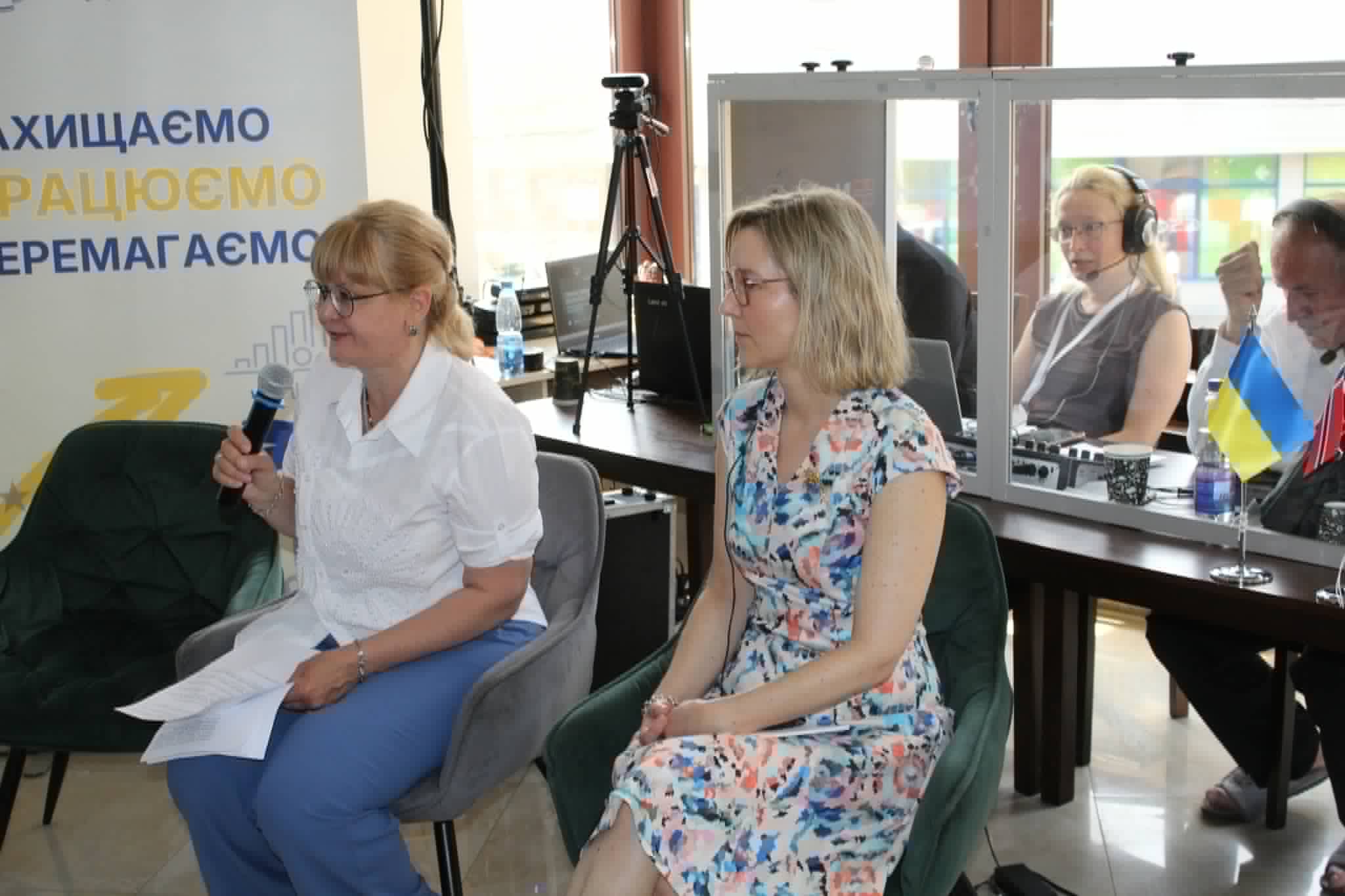 Круглий стіл "Психічне здоров'я працівників як складова гідної праці" за програмою семінару-тренінгу з питань соціального діалогу відбувся у Закарпатті