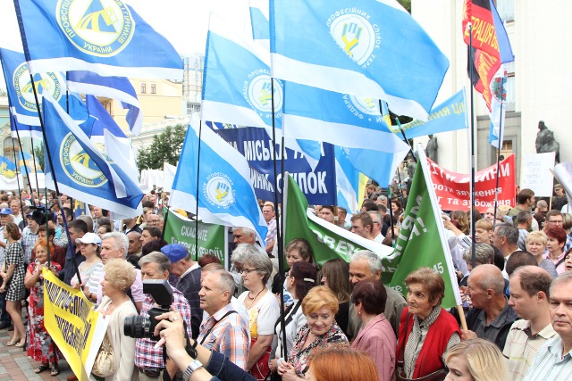 Члени профспілок вимагають від влади виконання соціальних обіцянок  