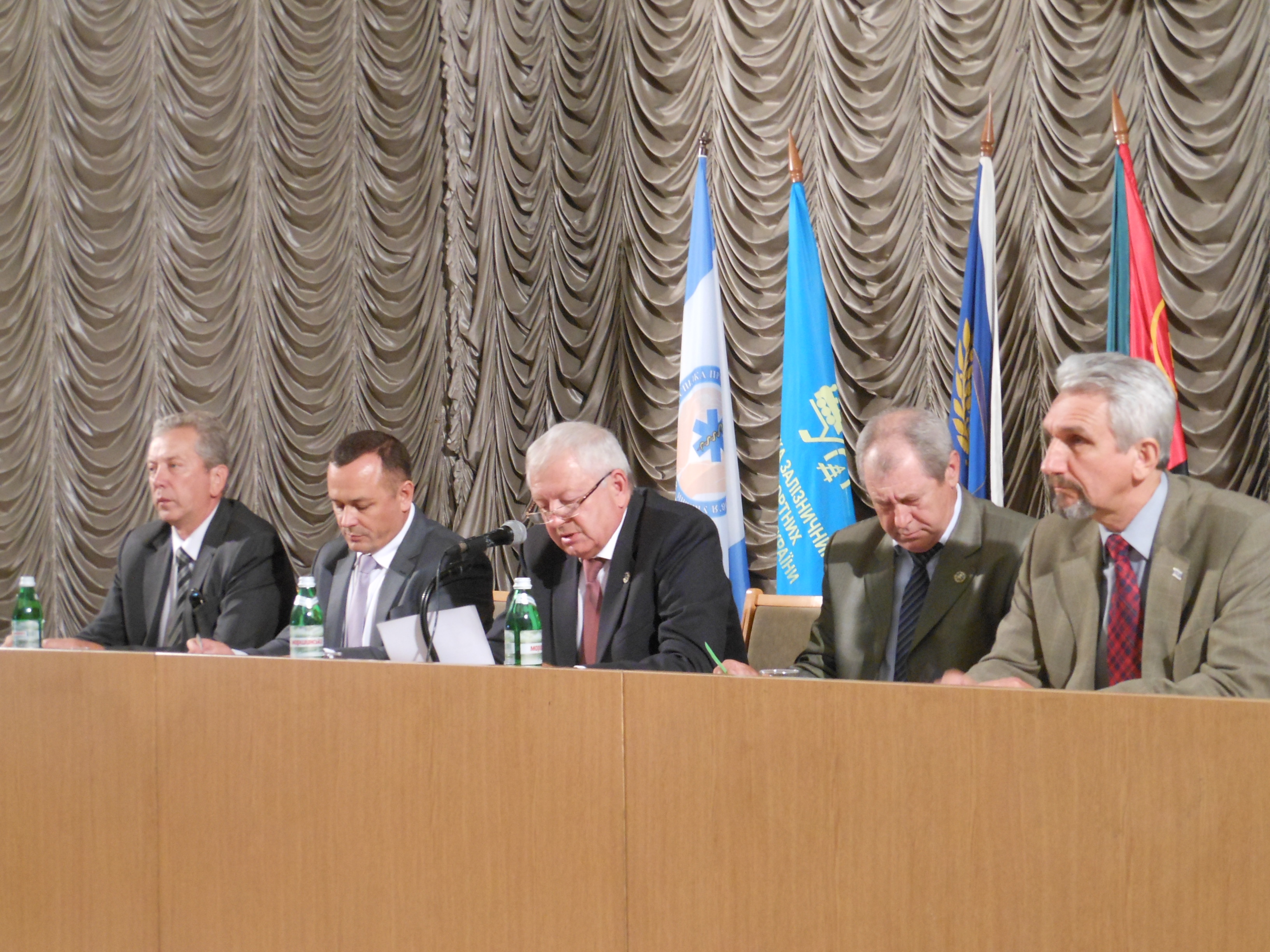 РЕАЛІЗУЮЧИ  СТРАТЕГІЮ  МОДЕРНІЗАЦІЇ   