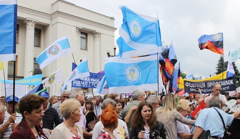 Соціальна напруга зростає. Профспілки за рішучі дії 