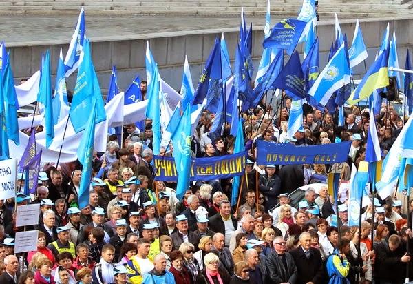 АКТУАЛЬНИЙ КОМЕНТАР. Профспілки захистять трудові права працівників!