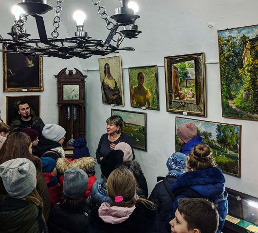 Uchni ostroz koh dytyachoi shkoly mystetstv na vystavtsi do 120 richchya Ol gy YAnovs koijpg