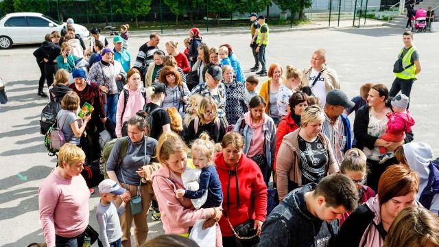 Українці за кордоном не отримуватимуть виплат від держави з 1 серпня