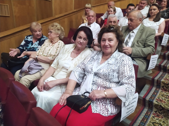 Ветерани державної служби і профактивісти учасники урочистого засідання