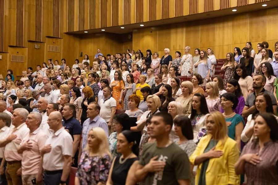 Звучить Державний Гімн України