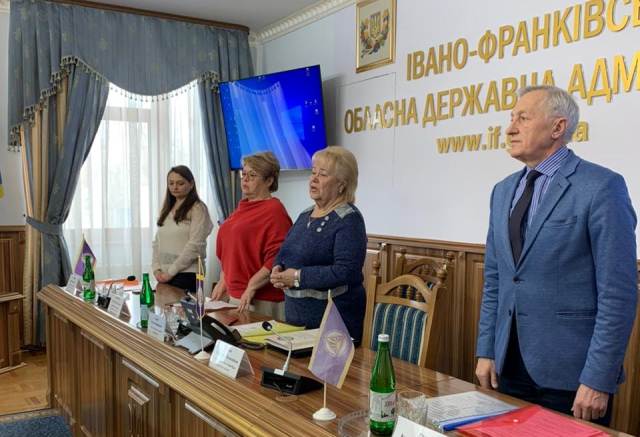 Вшанування хвилиною мовчання пам яті загиблих під час російської агресії