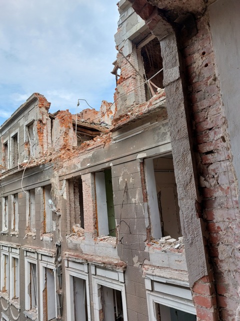 Палац Праці після обстрілу