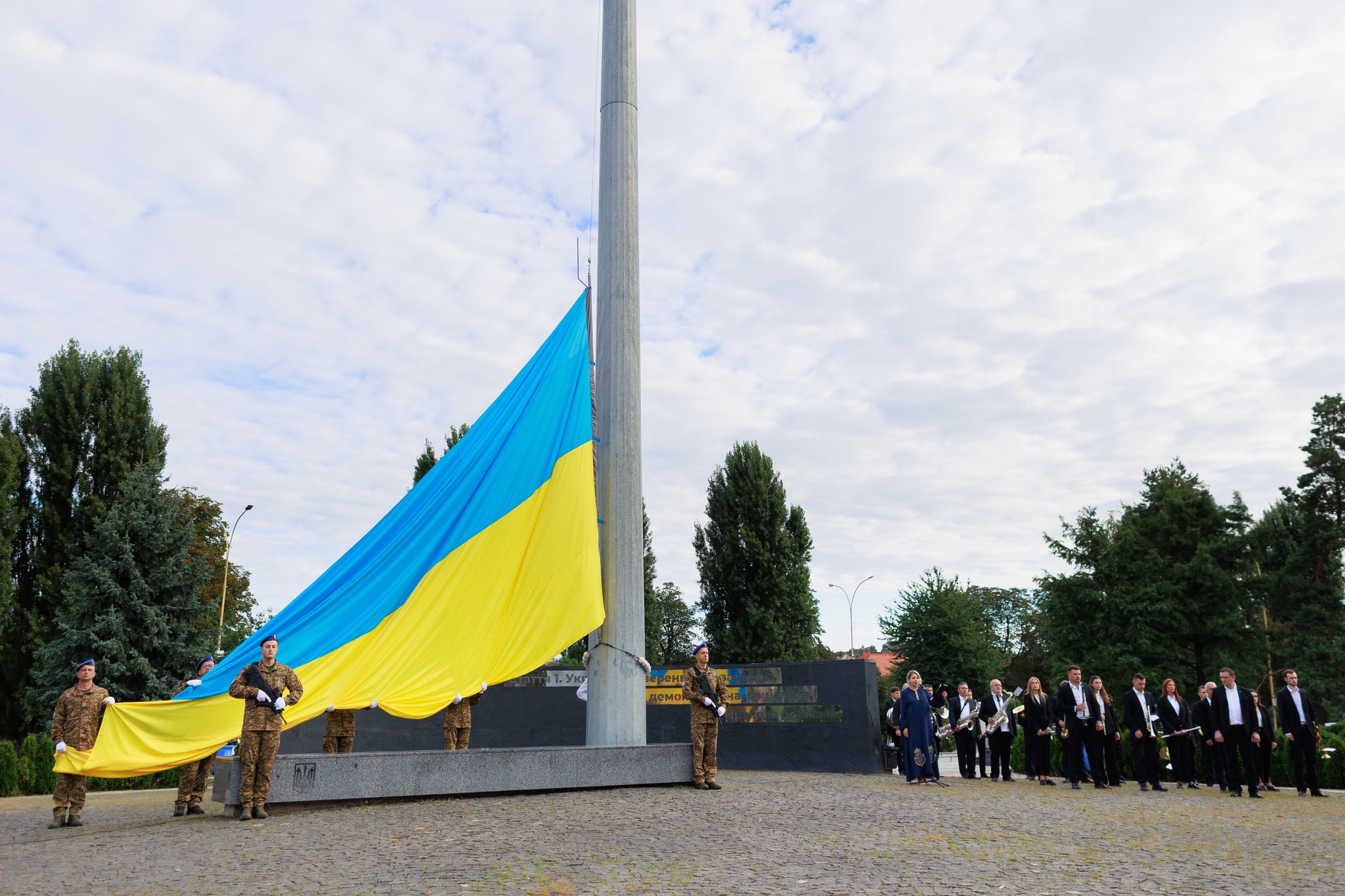 ЗАКАРПАТТЯ. Профспілки   взяли участь у відзначенні  ДНЯ ДЕРЖАВНОГО ПРАПОРА УКРАЇНИ і  ДНЯ НЕЗАЛЕЖНОСТІ УКРАЇНИ