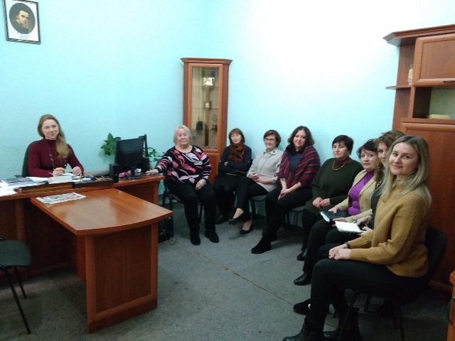 Н. Гушпіт серед учасників звітних зборів