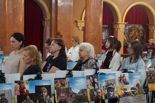 Фотовиставка в Ужгороді: "НЕНАРОДЖЕНІ ДЛЯ ВІЙНИ" - про військових  82-Ї ОКРЕМОЇ ДЕСАНТНО- ШТУРМОВОЇ БУКОВИНСЬКОЇ БРИГАДИ