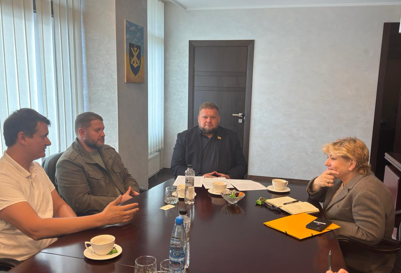 Сергій Бизов зустрівся з головою Комітету закордонних справ Палати громад Великої Британії Емілі Торнберрі